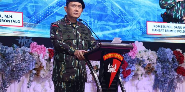 Kapolda Gorontalo, Irjen Pol. Drs. Widodo, S.H., M.H., saat memberikan penyampaian serta penekanan terhadap seluruh personel Brimob Polda Gorontalo, dalam rangka HUT Brimob ke 80.