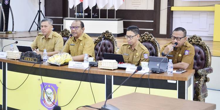 Sosialisasi penerapan penilaian, pengurangan, penundaan, dan sistem informasi TPP, serta sosialisasi pemberian penghargaan ASN of the month di lingkungan pemerintah provinsi gorontalo di Aula Rujab Gubernur, selasa (4/11). (Foto : Mila/diskominfotik)