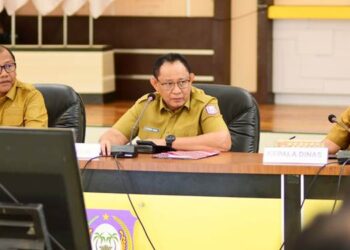 Gubernur Gorontalo Gusnar Ismail memimpin rapat perdana persiapan Penas Petani Nelayan XVII di aula rumah jabatan gubernur, Senin (3/11/2025). (Foto : Alfred)