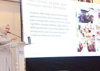 Wakil Gubernur Gorontalo Idah Syahidah Rusli Habibie saat menjadi keynote speech pada Rapat Evaluasi Survei Monitoring dan Evaluasi program MBG di Provinsi Gorontalo tahap II tahun 2025 yang dilaksanakan oleh BPS Provinsi Gorontalo, Kamis, (20/11). (Foto – Nova/Diskominfotik)