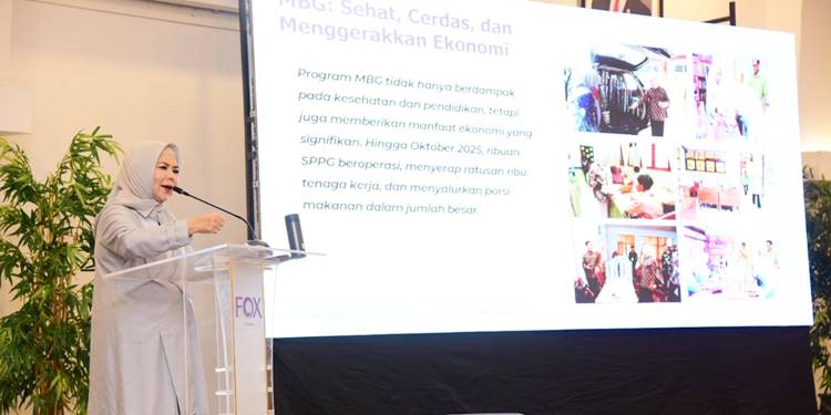 Wakil Gubernur Gorontalo Idah Syahidah Rusli Habibie saat menjadi keynote speech pada Rapat Evaluasi Survei Monitoring dan Evaluasi program MBG di Provinsi Gorontalo tahap II tahun 2025 yang dilaksanakan oleh BPS Provinsi Gorontalo, Kamis, (20/11). (Foto – Nova/Diskominfotik)