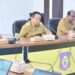 Gubernur Gorontalo Gusnar Ismail, Wakil Gubernur Idah Syahidah Rusli Habibie, Sekdaprov Sofian Ibrahim saat memimpin Rapat Evaluasi Pimpinan di aula rumah jabatan Gubernur, Senin (24/11). (Foto – Ryan/Diskominfotik)