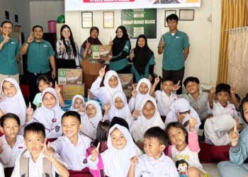 DAW PEDULI - PT DAW menyalurkan bantuan sosial bidang pendidikan dalam rangka memperingati HUT ke 17 di tahun ini. (foto: dok/daw)