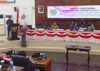 Suasana rapat paripurna tingkat II atas Ranperda revisi susunan OPD di Deprov Gorontalo, kemarin (17/11).