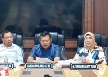 Pimpinan Komisi IV Deprov Gorontalo saat memberikan keterangan pers.