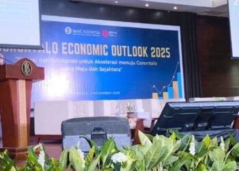 Kepala Perwakilan Bank Indonesia Provinsi Gorontalo, Bambang Satya Permana, saat menyampaikan sambutan pada forum Gorontalo Economic Outlook (GEO) 2025 yang berlangsung Selasa (4/11) di Gorontalo. (foto: istimewa)