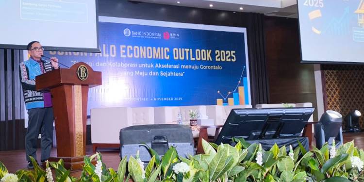 Kepala Perwakilan Bank Indonesia Provinsi Gorontalo, Bambang Satya Permana, saat menyampaikan sambutan pada forum Gorontalo Economic Outlook (GEO) 2025 yang berlangsung Selasa (4/11) di Gorontalo. (foto: istimewa)