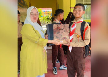 PRESTASI - Mohamad Akbar Isa, siswa SMP Negeri 2 Marisa yang menjadi wakil Gorontalo pada ajang Bintang Sobat SMP 2025 di Jakarta. (foto: istimewa)