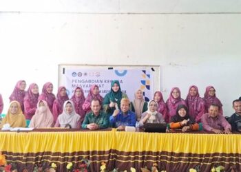 Foto bersama Dosen Bastrasia dalam kegiatan pengabdian masyarakat di Pondok Pesantren Al-Falah, Limboto, Kabupaten Gorontalo. (F. Istimewa)