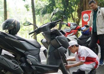 SOLUSI CEPAT Menangani kendala darurat sepeda motor honda saat di jalan dengan Honda Care. (foto: dok/daw)