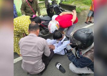 Seorang siswa alami Lakalantas di Jalan Raya Padengo, Kecamatan Limboto Barat, Kabupaten Gorontalo, Rabu (19/11/2025).