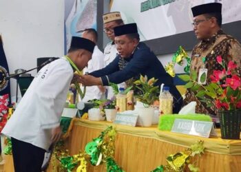 Napi Lapas Kelas IIA Gorontalo mengikuti Wisuda Santri yang telah menyelesaikan program pembinaan keagamaan, Rabu(12/11/2025).