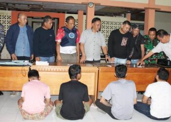 Empat masyarakat Pohuwato positif menggunakan narkoba setelah dilakukan test urine saat pelaksanaan operasi gabungan pemulihan kampung rawan narkotika terpadu BNNP Gorontalo.