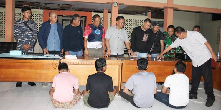 Empat masyarakat Pohuwato positif menggunakan narkoba setelah dilakukan test urine saat pelaksanaan operasi gabungan pemulihan kampung rawan narkotika terpadu BNNP Gorontalo.