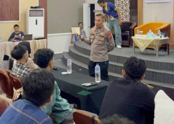 AKP Moh. Atmal Fauzi,S.H., saat memberikan penyampaian dalam kegiatan peningkatan kapasitas pemuda.