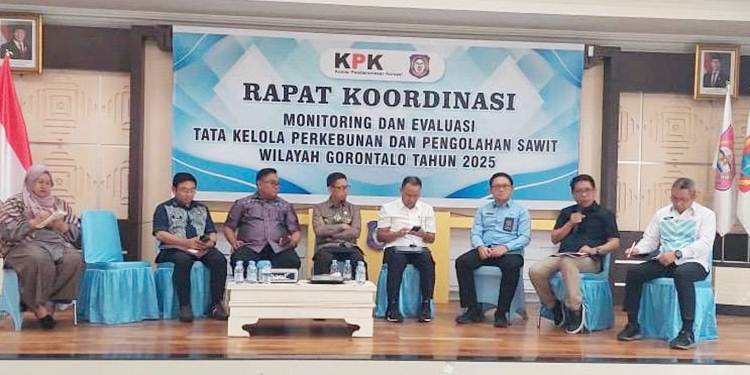 Rapat koordinasi membahas persoalan sawit yang diinisiasi KPK di Rudis Gubernur Gorontalo, kemarin (13/11).