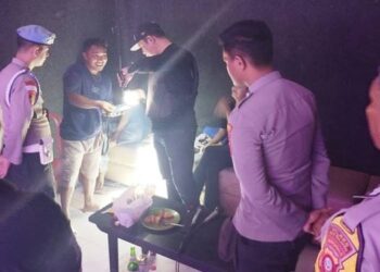 Aparat Polsek Tapa terus menggencarkan razia semua tempat hiburan malam di wilayah hukumnnya, Minggu,( 02/11/2025),