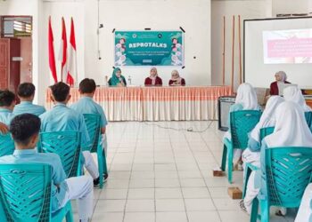 Siswa SMAN 2 Gorontalo saat mengikuti kegiatan ReproTalks tentang kesehatan reproduksi. (F. Istimewa)