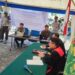Sejumlah pengendara mengikuti sidang di tempat atas pelanggaran berlalu lintas, Senin (25/11). (F. Natharahman/ Gorontalo Post)
