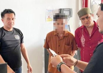 Kasat Narkoba Polres Pohuwato, Iptu Renly H. Turangan,S.H bersama anggota, saat mengamankan seorang pria yang terlibat peredaran narkoba jenis tembakau gorilla.