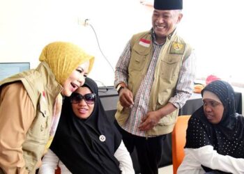 Wagub Gorontalo Idah Syahidah Rusli Habibie bersama peserta program pengimbasan TOT pengajar Al-Qur’an isyarat di Grand Zanur Hotel, Kota Gorontalo, Selasa (25/11/2025). (Foto : Haris/diskominfotik)