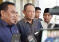 Anggota DPR RI Rachmat Gobel meberikan keterangan pers usai bertemu Gubernur Gorontalo Gusnar Ismail. (Foto: dok/pemprov)