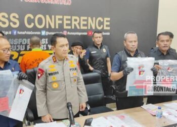 Penahanan oknum Aleg Deprov Gorontalo tersangka kasus dugaan Dugaan Penyelenggaraan Ibadah Haji Khusus Ilegal Selasa (11/11/2025). (Foto: Roy/Gorontalo Post)