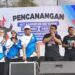 PENCANANGAN. Bupati Gorontalo Sofyan Puhi bersama Ketua TP PKK Maryam Sofyan Puhi didampingi Sekda Sugondo Makmur dan Ketua DWP saat menekan tombol pencanangan HUT Kabgor ke 352