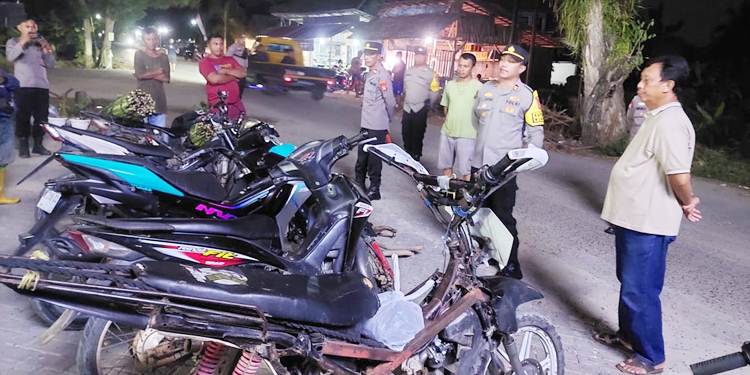 Kapolsek Wonosari, Iptu Zulkifli Saeng,S.H.,M.H. memimpin langsung pelaksanaan penindakan knalpot brong yang ada di wilayah Wonosari.