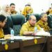Wali Kota Gorontalo, Adhan Dambea didampingi Sekda Ismail Madjid ketika membahas anggaran dengan DPRD Kota Gorontalo, Senin (29/12/2025). (Foto: Prokopim)