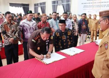 Pendandatanganan Kerjasama 123 Ketua BPD dan Kajari Gorut dalam upaya pencegahan korupsi di wilayah Gorontalo Utara.
