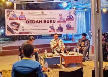 Bedah buku ‘Senja Berlalu’ yang dilaksanakan di Warkop Taman Kuliner, Center Point, Bone Bolango.