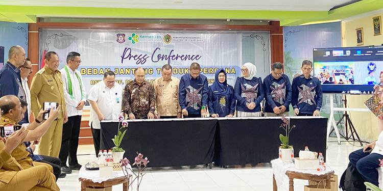 Konferensi pers Bedah Jantung Terbuka perdana di RSAS, Senin 15 Desember 2025 (Foto: Diyanti/Gorontalo Post)