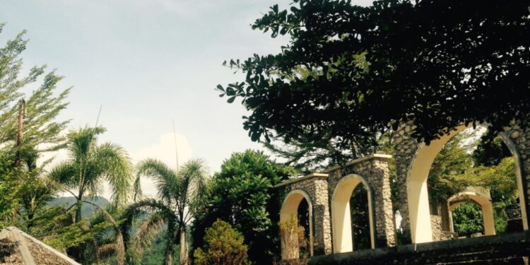 Ironi Benteng Ulanta: Megah di Puncak Bukit, Kini Terabaikan dalam Sunyi dan Sepi