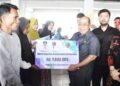 Wali Kota Gorontalo, Adhan Dambea Menyerahkan bantuan sebesar Rp 2 juta itu dimanfaatkan sebagai tambahan modal usaha agar penerima mampu meningkatkan kemandirian Pere ekonomi keluarga.