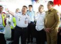 Gubernur Gorontalo Gusnar Ismail meninjau posko terpadu Natal dan tahun baru 2026 di Terminal Bus Isimu dan Bandara Djalaludin, Kabupaten Gorontalo, Senin 22 Desember 2025. (Foto : Valen/pemprov)