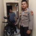 Kapolsek Popayato, Ipda Muhammad Kafin Adlan,S.Tr.K. bersama Kanit Reskrim Polsek Popayato, Aiptu Murwanto D. Thalib,S.H. saat mengamankan barang bukti berupa satu unit motor curian yang dijual di wilayah Popayato. (F. Zulkifli/ Gorontalo Post)