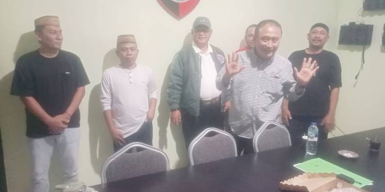 Perdamaian antara Mikson Yapanto dengan para pelaku dugaan penganiayaan sekaligus pencabutan laporan polisi di Mapolda Gorontalo, Selasa 16 Desember 2025. (Foto: Jalal/Gorontalo Post)