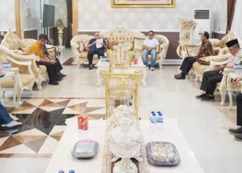 Suasana pelaksanaan rapat Forkopimda yang dipimpin Wali Kota Gorontalo, Adhan Dambea pada Sabtu (29/11/2025). (Foto: Prokopim)