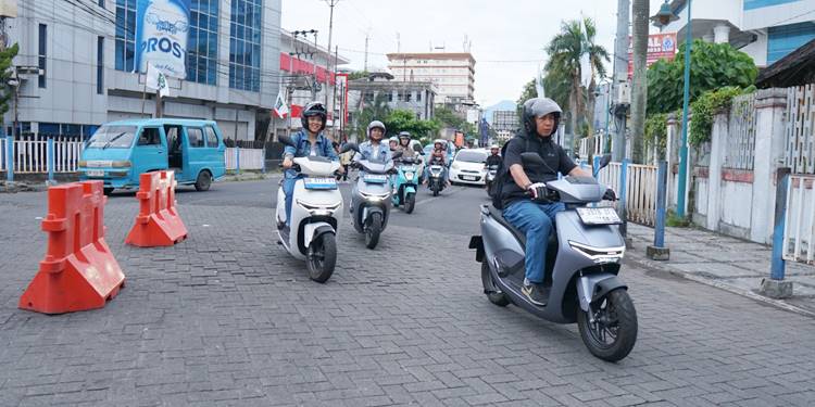 MOTOR Listrik Honda yaitu Honda ICON e:, Honda EM1 e:, dan Honda CUV e:. nyaman digunakan. (foto: dok/daw)