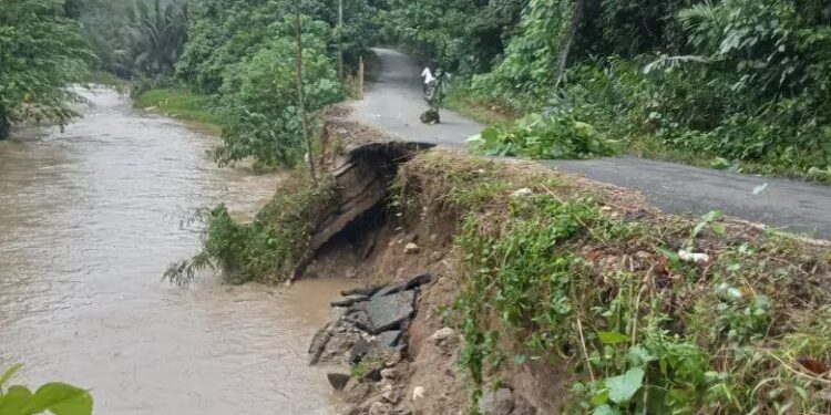 Abrasi, Jalan Akses di Dusun Lalunga Desa Datahu Amblas 