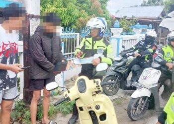 Penggendara yang tidak menggunakan helm standar, mendominasi tilang di Kota Gorontalo selama Operasi Otanaha 2025.