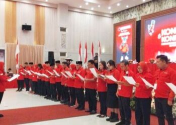 Pelantikan pimpinan DPD dan DPC PDIP Gorontalo oleh Ketua DPP PDIP sekaligus Anggota Fraksi PDIP DPR RI, Puti Guntur Soekarno, di GPCC, Kota Gorontalo, Selasa (2/12).