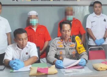 Bos tambang emas illegal di Desa Batu Kramat Kecamatan Paguyaman, Kabupaten Boalemo, Provinsi Gorontalo resmi ditahan Polres Boalemo, Selasa (24/12/2025). (Foto: Roy/Gorontalo Post)