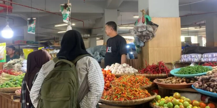 Menjelang Nataru, Harga Rica Makin Pedas, Tomat Justeru Terjun Bebas