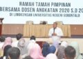 Rektor UNG saat memberikan pembekalan dalam kegiatan ramah tamah. (F. Istimewa)