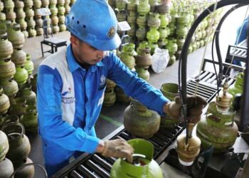 PASOKAN NATARU - Pertamina Patra Niaga Sulawesi memastikan pasokan LPG 3 Kg untuk wilayah Gorontalo bertambah untuk menjamin kesiapan energi menjelang Natal dan Tahun Baru. (foto: dok/pertamina)