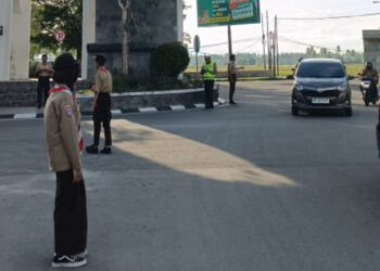 Keren! Pramuka Saka Bhayangkara Bone Bolango Turun Atur Lalu Lintas 
