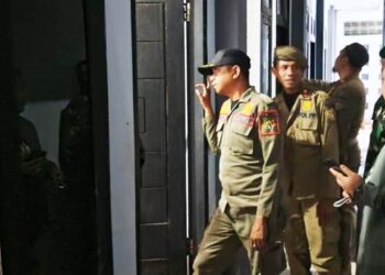 Razia Satpol PP Kota Gorontalo bersama Polisi Militer (PM) dan TNI, Ahad (14/12/2025). (Foto: Kominfo)