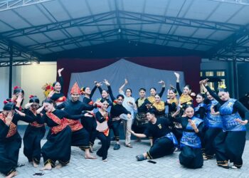 Mahasiswa Sendratasik UNG Pukau Dosen dengan Tari Rantak dalam Ujian Teknik Tari IIl